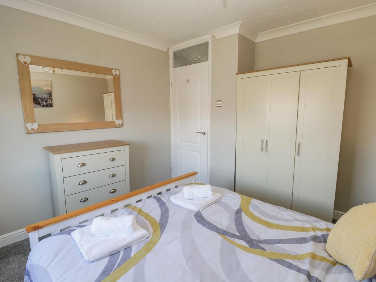 Rose Bungalow Уитби Экстерьер фото